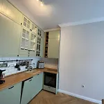 Daire Coral Bay - Beachfront With Free Parking