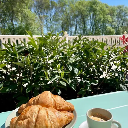 Apartmán Coral Bay - Beachfront With Free Parking Varna