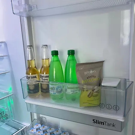 Coral Bay - Beachfront With Free Parking Apartmán *