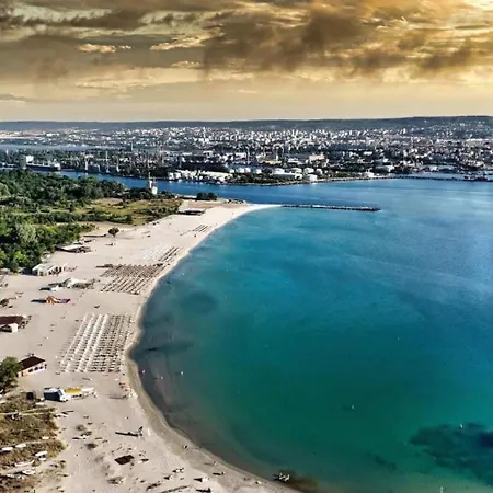Lejlighed Coral Bay - Beachfront With Free Parking