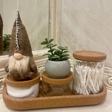 Coral Bay - Beachfront With Free Parking Apartmán *