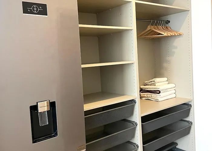 Coral Bay - Beachfront With Free Parking *