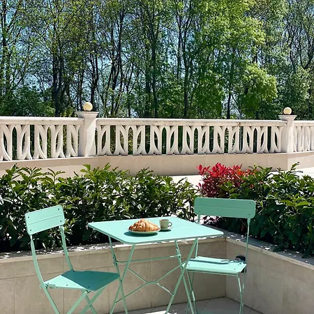 Daire Coral Bay - Beachfront With Free Parking Varna