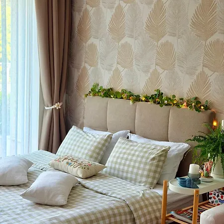 Coral Bay - Beachfront With Free Parking *