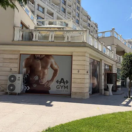 Coral Bay - Beachfront With Free Parking Varna