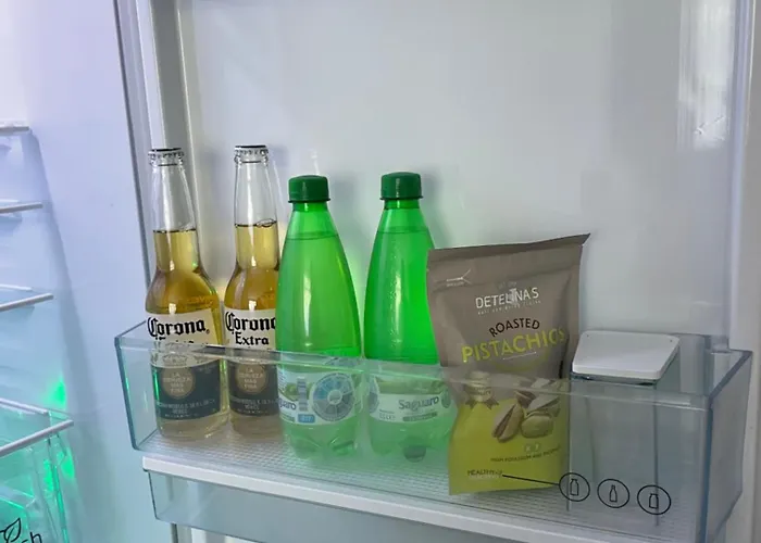 Coral Bay - Beachfront With Free Parking Apartment *